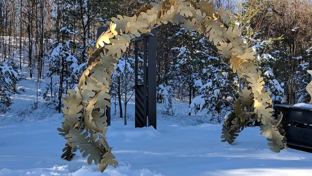 Gallucci - Golden Oak Leaf Arch II